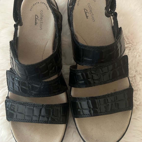 Clarks Black Comfort Sandals with Adjustable Straps - Picture 8 of 8